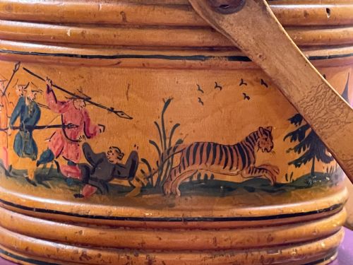 AN EARLY PAINTED TUNBRIDGE WARE CIRCULAR SEWING PANNIER BOX - ADDITIONAL PHOTO 1