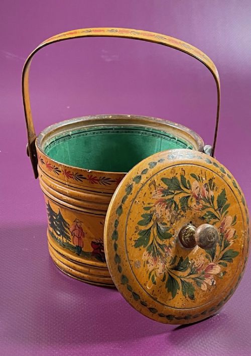 AN EARLY PAINTED TUNBRIDGE WARE CIRCULAR SEWING PANNIER BOX - ADDITIONAL PHOTO 4