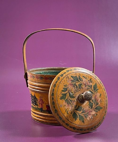 AN EARLY PAINTED TUNBRIDGE WARE CIRCULAR SEWING PANNIER BOX - ADDITIONAL PHOTO 5