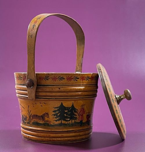 AN EARLY PAINTED TUNBRIDGE WARE CIRCULAR SEWING PANNIER BOX - ADDITIONAL PHOTO 6