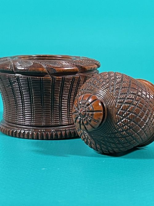 ANTIQUE TREEN TABLE NUTMEG GRATER - ADDITIONAL PHOTO 4