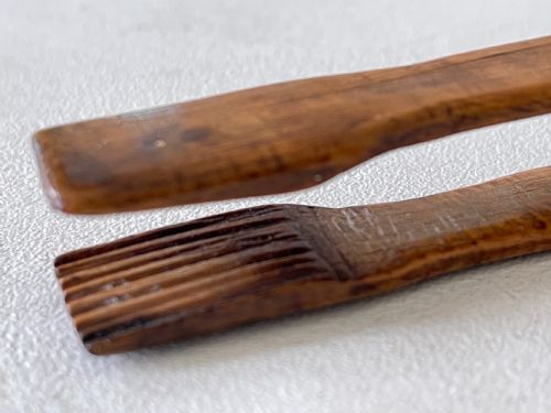 AN UNUSUAL PAIR OF ANTIQUE TREEN TONGS - ADDITIONAL PHOTO 7
