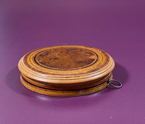 A GEORGIAN YEW WOOD TRAVELLING MIRROR - ADDITIONAL PHOTO 1