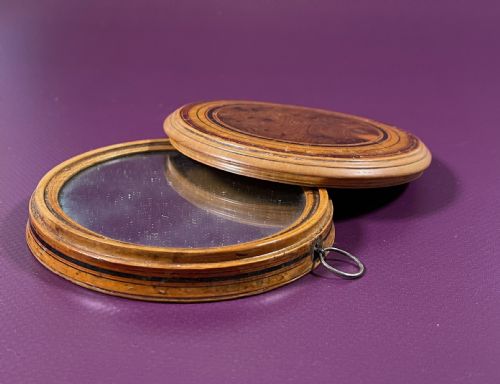A GEORGIAN YEW WOOD TRAVELLING MIRROR - ADDITIONAL PHOTO 2