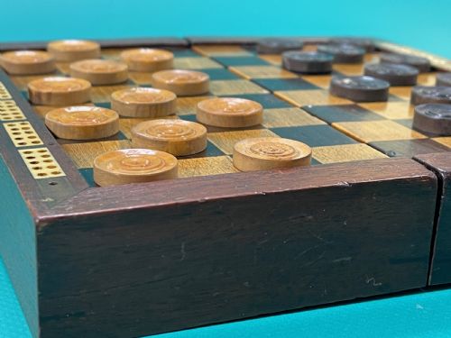 ANTIQUE TRAVELLING DRAUGHTS GAMES BOX ALL THE WOODEN COUNTERS ARE PRESENT - ADDITIONAL PHOTO 8