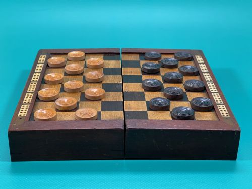 ANTIQUE TRAVELLING DRAUGHTS GAMES BOX ALL THE WOODEN COUNTERS ARE PRESENT - ADDITIONAL PHOTO 9