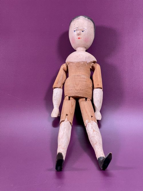 A LARGE GRODNERTAL WOODEN JOINTED DOLL - ADDITIONAL PHOTO 3
