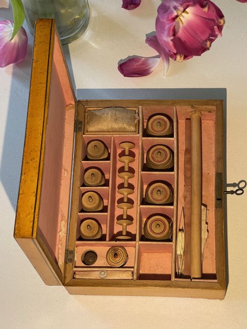 ANTIQUE GEORGIAN SEWING BOX FULL OF MANY OF THE ORIGINAL SEWING TOOLS - ADDITIONAL PHOTO 13