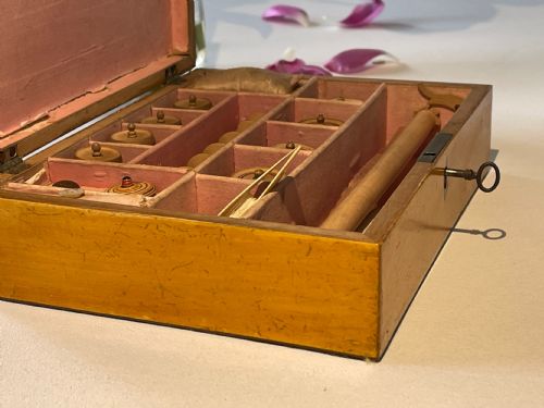 ANTIQUE GEORGIAN SEWING BOX FULL OF MANY OF THE ORIGINAL SEWING TOOLS - ADDITIONAL PHOTO 18