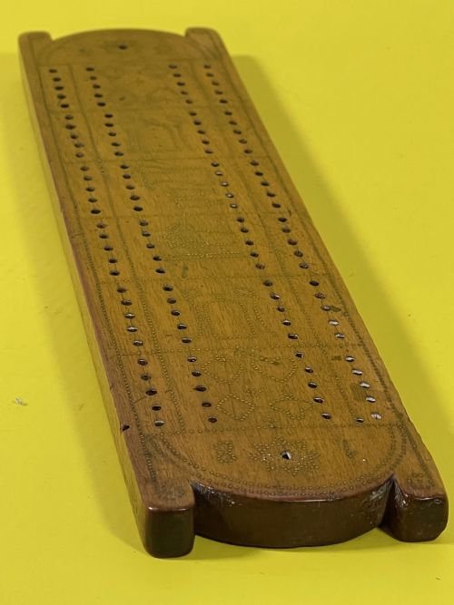 AN UNUSUAL CRIBBAGE BOARD WITH HEARTS CLUBS DIAMONDS SPADES GOBLETS JUGS AND DATED - ADDITIONAL PHOTO 2