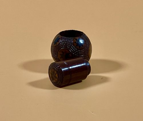 AN UNUSUAL TUNBRIDGE WARE 'PUZZLE' SNUFF BOX OR SOVEREIGN HOLDER - ADDITIONAL PHOTO 3