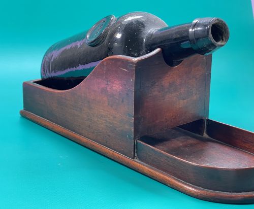 A GEORGIAN MAHOGANY WINE BOTTLE SLOPE OR CRADLE - ADDITIONAL PHOTO 2