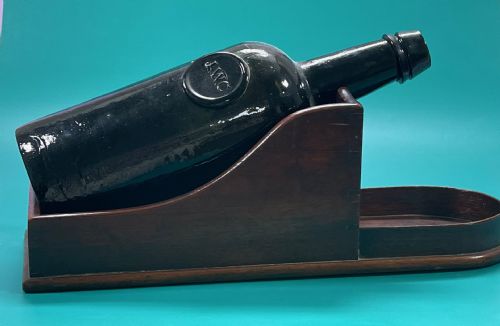 A GEORGIAN MAHOGANY WINE BOTTLE SLOPE OR CRADLE - ADDITIONAL PHOTO 1