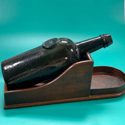A GEORGIAN MAHOGANY WINE BOTTLE SLOPE OR CRADLE - ADDITIONAL PHOTO 7