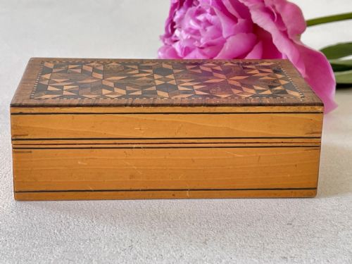 A SMALL TUNBRIDGE WARE SEWING BOX - ADDITIONAL PHOTO 5