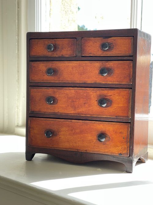 AN EARLY 1800S MINI CHEST OF DRAWERS FRUITWOOD - ADDITIONAL PHOTO 6