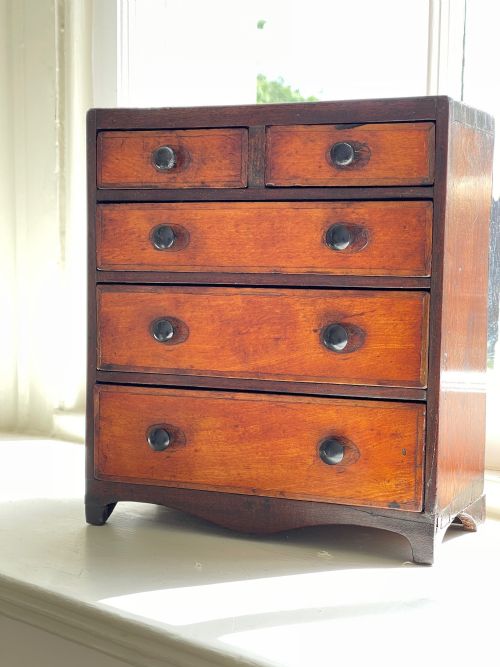 AN EARLY 1800S MINI CHEST OF DRAWERS FRUITWOOD - ADDITIONAL PHOTO 7