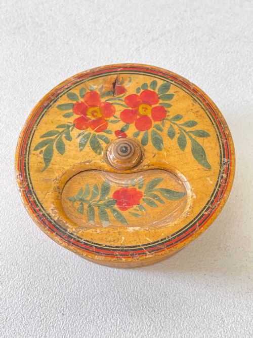 ANTIQUE MISER'S SNUFF BOX PAINTED WHITEWOOD - ADDITIONAL PHOTO 1