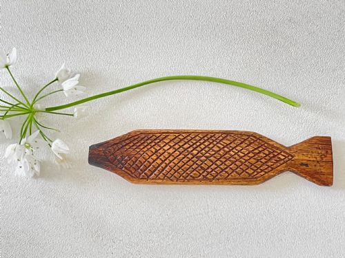 antique treen knitting sheath fish - CATEGORY: ANTIQUE MISCELLANEOUS - DATED 19TH CENTURY