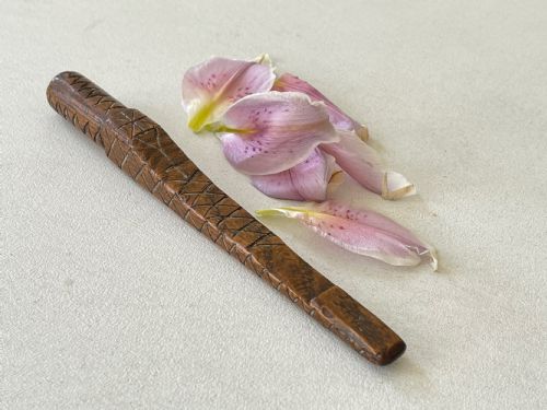 AN 18TH CENTURT ANTIQUE TREEN KNITTING SHEATH - ADDITIONAL PHOTO 8