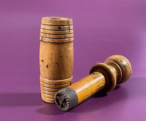 AN ANTIQUE TREEN APOTHECARY SNUFF MORTAR PESTLE FROM DR RECKLESS COLLECTION - ADDITIONAL PHOTO 1