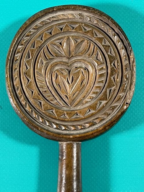 AN ANTIQUE TREEN LOLLIPOP BUTTER STAMP SLAPPER - ADDITIONAL PHOTO 4