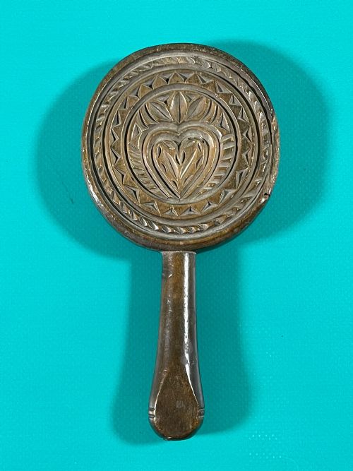 AN ANTIQUE TREEN LOLLIPOP BUTTER STAMP SLAPPER - ADDITIONAL PHOTO 5