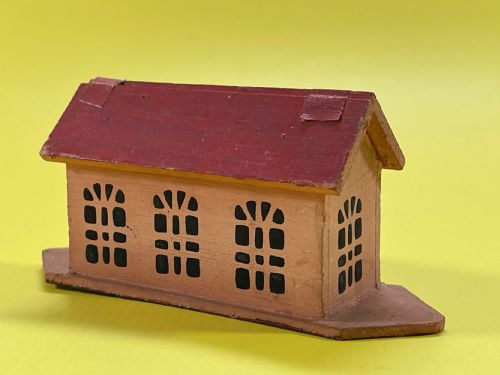 A SMALL FOLK ART NOAHS ARK WITH A MIXTURE OF 19 ANIMALS - ADDITIONAL PHOTO 4