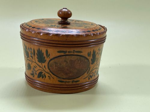 AN EARLY TUNBRIDGE WARE PAINTED CIRCULAR SEWING BOX - ADDITIONAL PHOTO 7