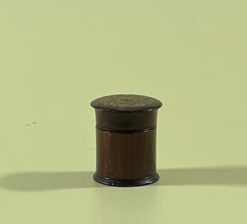 AN ANTIQUE TREEN TUNBRIDGE WARE NUTMEG GRATER - ADDITIONAL PHOTO 1