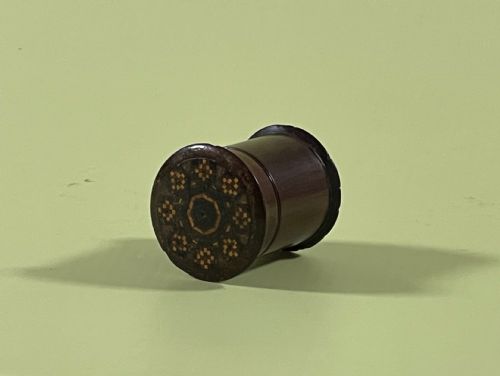 AN ANTIQUE TREEN TUNBRIDGE WARE NUTMEG GRATER - ADDITIONAL PHOTO 4