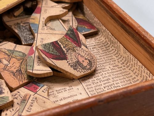 AN ANTIQUE DISSECTED PUZZLE ENGLISH KINGS AND QUEENS - ADDITIONAL PHOTO 5