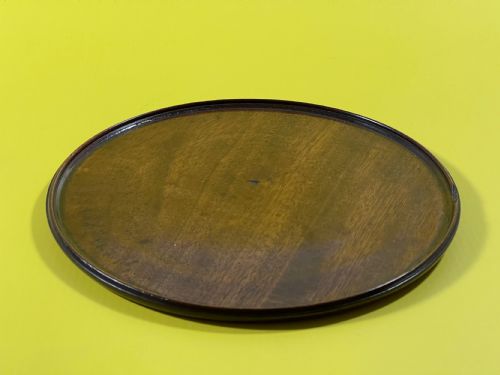 A SMALL ANTIQUE WALNUT CIRCULAR TRAY - ADDITIONAL PHOTO 6