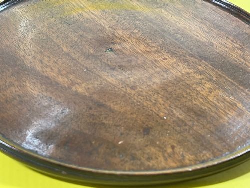 A SMALL ANTIQUE WALNUT CIRCULAR TRAY - ADDITIONAL PHOTO 10