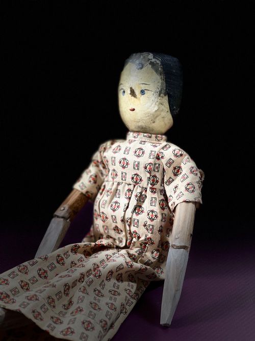 ANTIQUE PEG JOINTED WOODEN GRODNERTAL TYPE DOLL - ADDITIONAL PHOTO 1