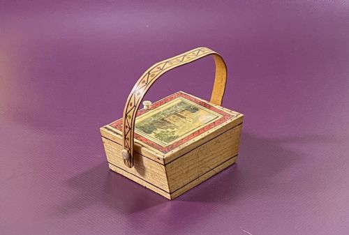A SMALL WHITEWOOD AND PAINTED EARLY GEORGIAN PANNIER BOX - ADDITIONAL PHOTO 2