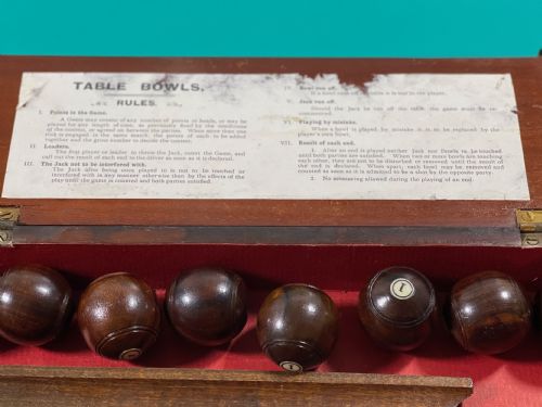 ANTIQUE TREEN TABLE BOWLS IN A MAHOGANY BOX COMPLETE WITH RULES - ADDITIONAL PHOTO 3