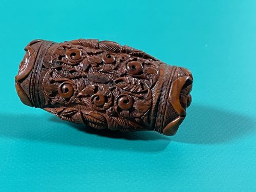 ANTIQUE COQUILLA NUT SNUFF BOX - ADDITIONAL PHOTO 1