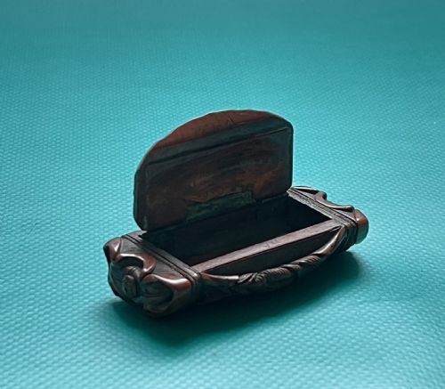 ANTIQUE COQUILLA NUT SNUFF BOX - ADDITIONAL PHOTO 2