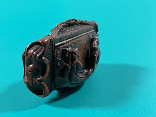 ANTIQUE COQUILLA NUT SNUFF BOX - ADDITIONAL PHOTO 3