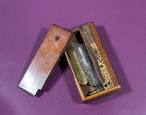 AN UNUSUAL PORTABLE SNUFF CUTTER CAMPAIGNTRAVELLING EXAMPLE - ADDITIONAL PHOTO 4