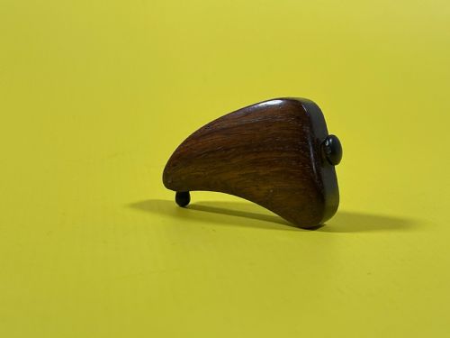 AN UNUSUAL SHAPED ANTIQUE TREEN SNUFF BOX - ADDITIONAL PHOTO 1