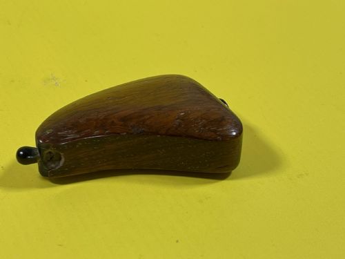 AN UNUSUAL SHAPED ANTIQUE TREEN SNUFF BOX - ADDITIONAL PHOTO 6