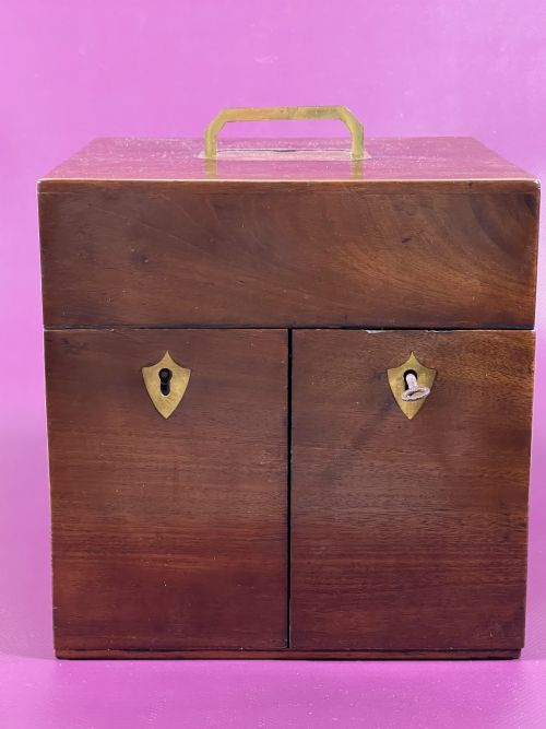 A SMALL MAHOGANY APOTHECARY CABINET FULLY FITTED - ADDITIONAL PHOTO 2