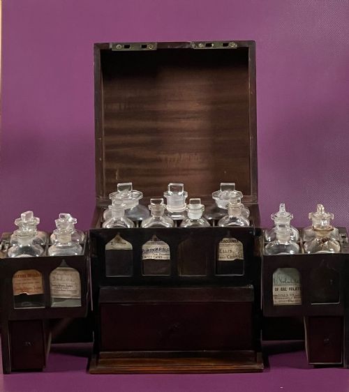 A SMALL MAHOGANY APOTHECARY CABINET FULLY FITTED - ADDITIONAL PHOTO 17