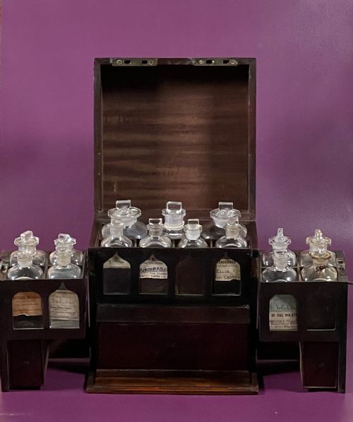 A SMALL MAHOGANY APOTHECARY CABINET FULLY FITTED - ADDITIONAL PHOTO 18