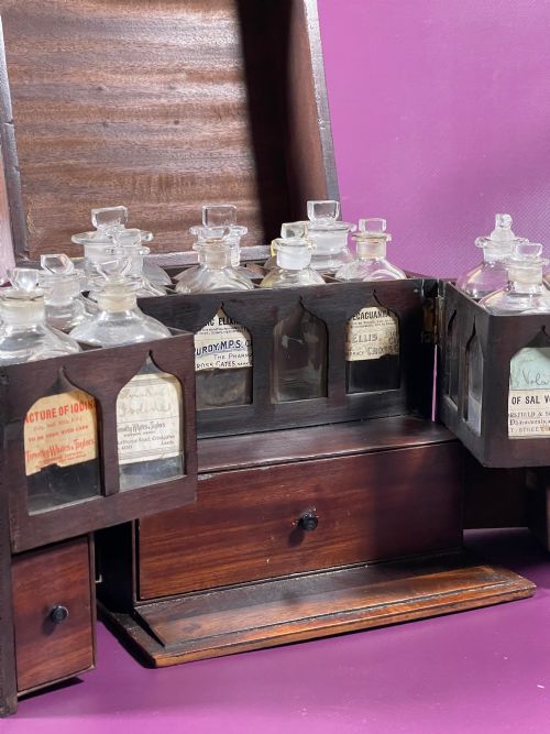 A SMALL MAHOGANY APOTHECARY CABINET FULLY FITTED - ADDITIONAL PHOTO 19