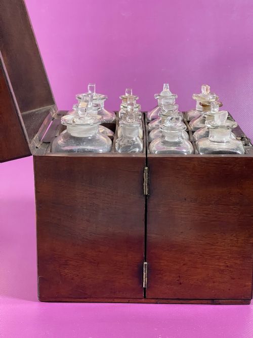 A SMALL MAHOGANY APOTHECARY CABINET FULLY FITTED - ADDITIONAL PHOTO 20