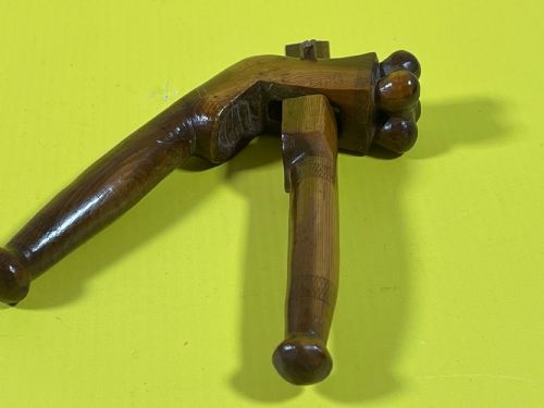 ANTIQUE TREEN YEW WOOD LEVER NUTCRACKERS - ADDITIONAL PHOTO 3