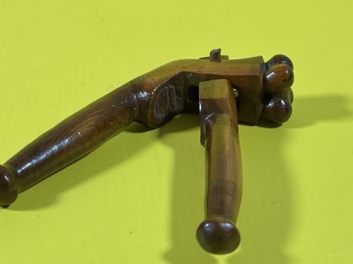 ANTIQUE TREEN YEW WOOD LEVER NUTCRACKERS - ADDITIONAL PHOTO 4